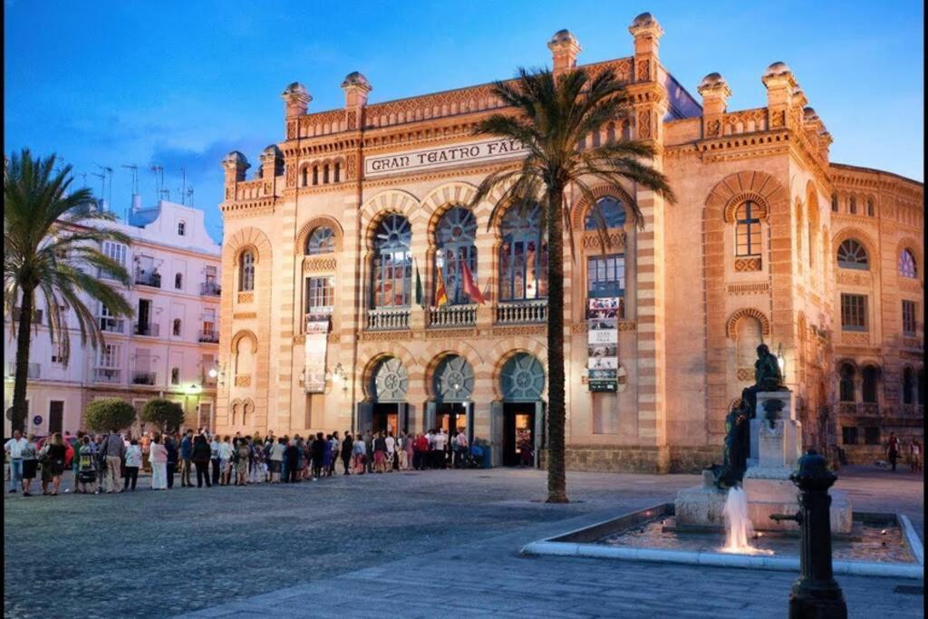 Apartamento Plaza Viuda Cadiz Bagian luar foto